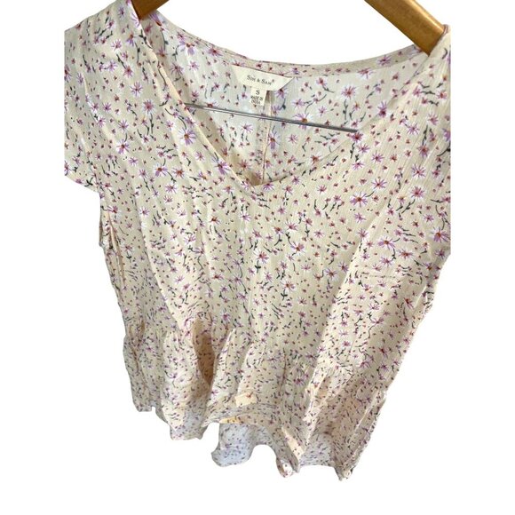 Sim and Sam Cream Floral V Neck Cap Sleeve Hi Lo Blouse Top Sz S - Picture 4 of 8